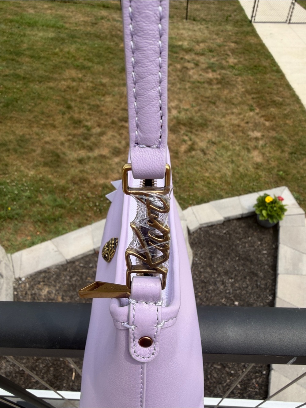Kurt Geiger Lavender Leather Shoulder Bag with Gold Hardware - Picture 4 of 7